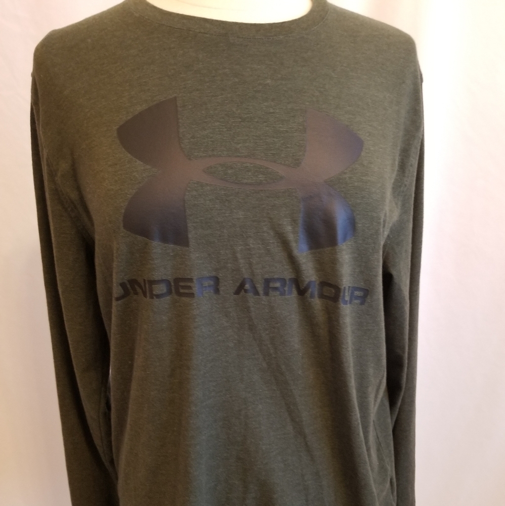 Under Armour Medium Long sleeve Tshirt. Heat gear